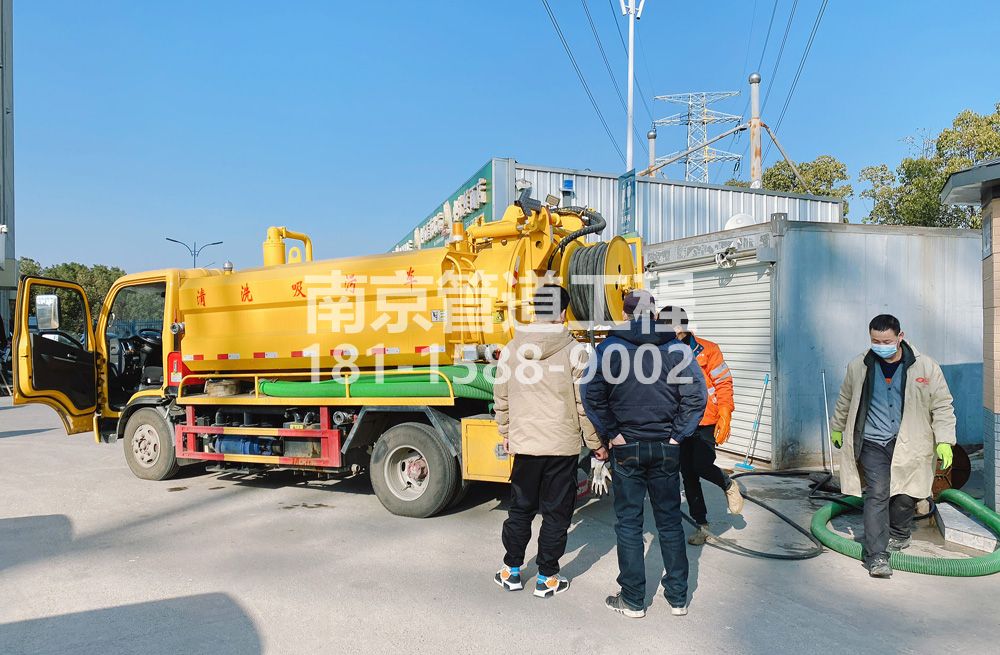 311马渡村粮油市场化粪池清理